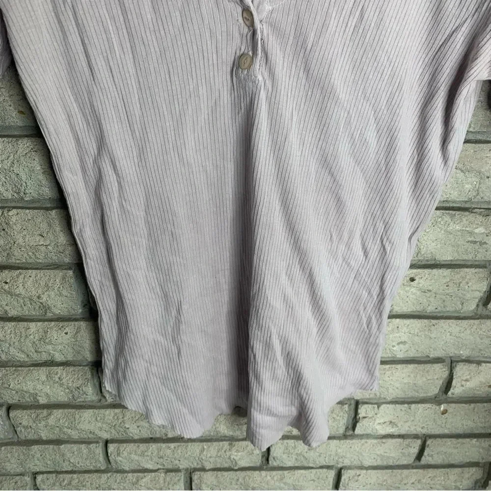 Monrow Ribbed V Neck Button Tee Shirt - Picture 2 of 7